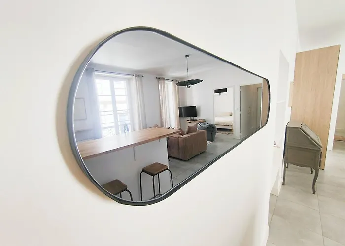 Le Coeur De Secteur Arenes Parking Offert ! شقة