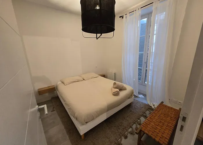 Le Coeur De Secteur Arenes Parking Offert ! * نيم