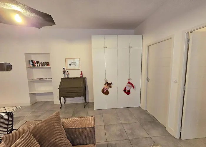 Le Coeur De Secteur Arenes Parking Offert ! شقة *