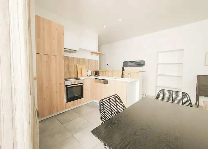 Le Coeur De Secteur Arenes Parking Offert ! شقة نيم