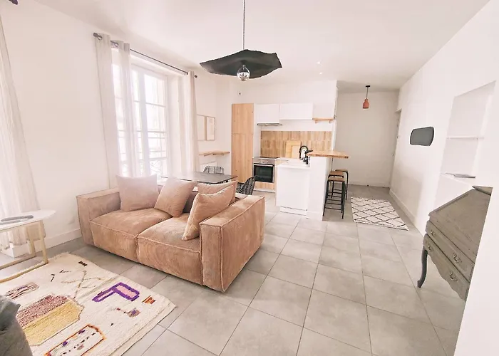 Le Coeur De Secteur Arenes Parking Offert ! * نيم